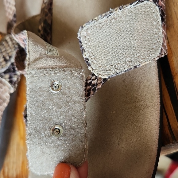 Vionic Jaya Strappy Faux Python Buckle Accent Slide Sandals sz 9 - Picture 13 of 16